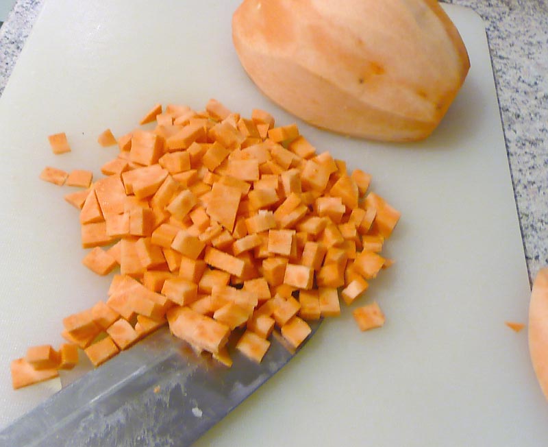 maispfannkuchen-mit-suesskartoffel-gewuerfelt maispfannkuchen-mit-suesskartoffel-gewuerfelt