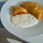 Empanadillas mit Rinderhack (Empanadillas mit Rinderhackfüllung und Ziegenkäsedip)