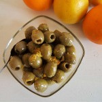 Oliven mit Zitrone und Orange (Oliven mit Zitronen- und Orangensaft)