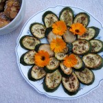 Gebratene Zucchini mit Ringelblumen (Gebratene Zucchini mit Ringelblumen)
