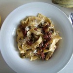 Bandnudeln mit Sardellen und getrockneten Tomaten (Bandnudeln mit Sardellen und getrockneten Tomaten)