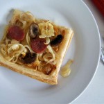 Zwiebelkuchen (Zwiebelkuchen mit Champignons und Salami)