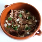 Indisches Rindergulasch mit Mandeln und Koriander (Indisches Rindergulasch mit Mandeln und Koriander)