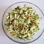 Zucchinisalat mit Walnüssen (Zucchinisalat mit Walnüssen)