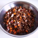 Berglinsen mit Speck in Rotwein (Berglinsen mit Räucherspeck in Rotwein)