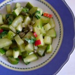 süß-saurer Gurken-Kapernsalat_ji-W800 (Süsaurer Gurken-Kapernsalat mit Chili)