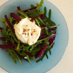Rucolasalat mit roter Bete und gebratenem Schafskäse_ji-W800 (Rucolasalat mit roter Bete und gebratenem Schafskäse)