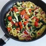 Zitronennudeln mit blanchiertem Spinat_ji-W800 (Zitronenbandnudeln mit blanchiertem Spinat)