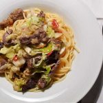 Spaghetti mit Spitzkohl-Sahnsauce und Rindfleischstreifen_ji-W800 (Spaghetti mit Spitzkohl-Sahnesauce und Rindfleischstreifen)