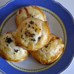 Gefüllte Blätterteigtaschen mit Ziegenkäse und Aprikosen_ji (Gefüllte Blätterteigtaschen mit Ziegenkäse und Aprikosen)